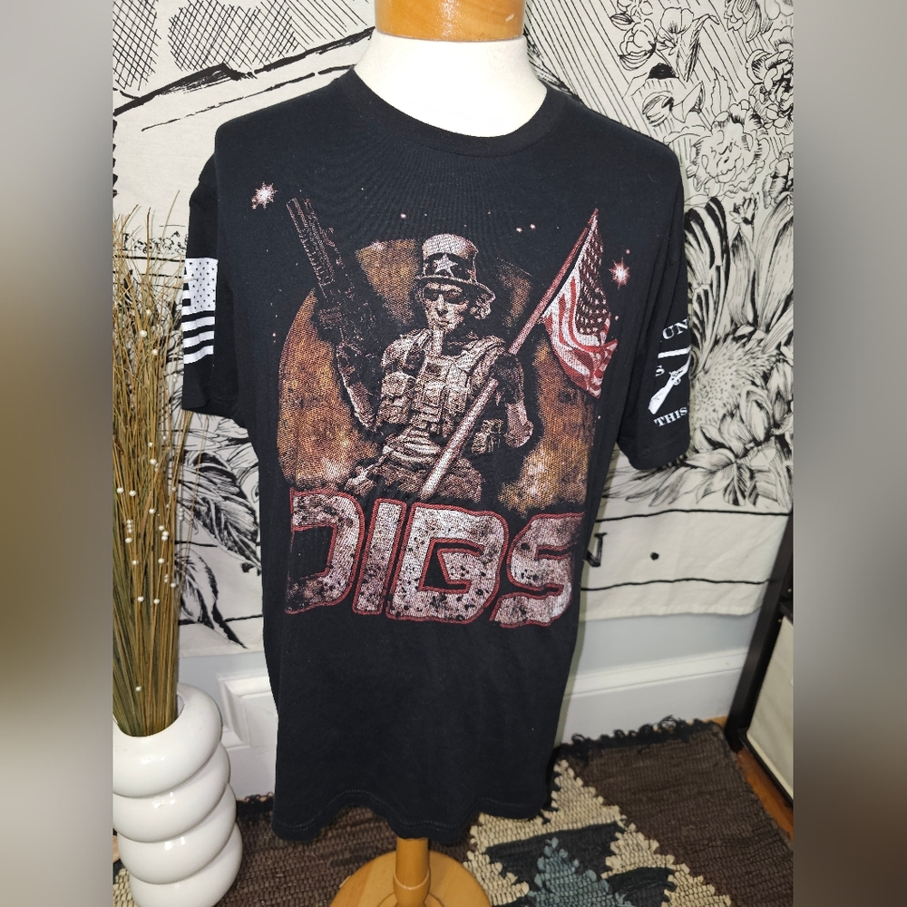 Like New Grunt Style Black Graphic T-Shirt with Patriotic 'Dibs' Sz Large